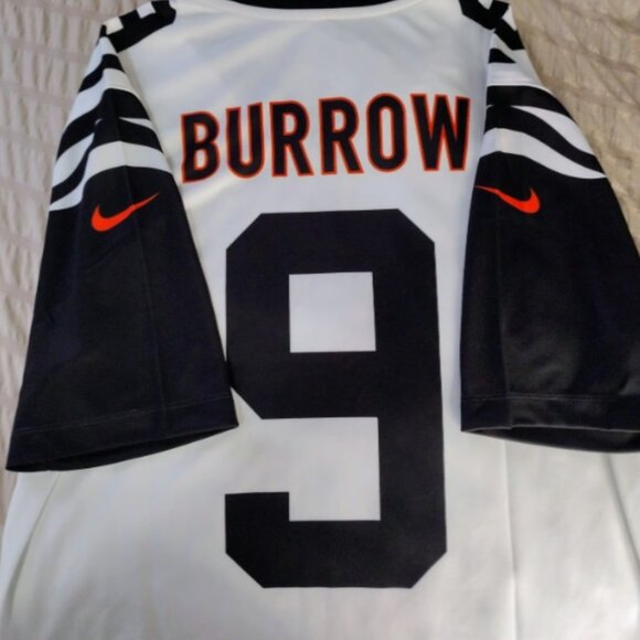 Cincinnati Bengals Joe Burrow Jersey - Picture 4 of 7